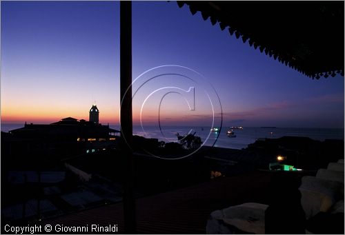 TANZANIA - ZANZIBAR  (Oceano Indiano) - Stone Town - "Emerson's & Green" - terrazza ristorante con vista panoramica sulla citt