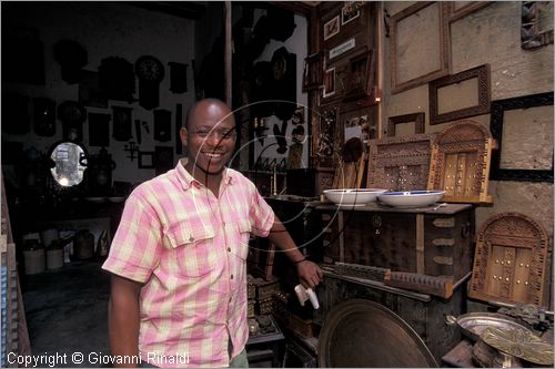 TANZANIA - ZANZIBAR  (Oceano Indiano) - Stone Town - Antiquariato di mobili